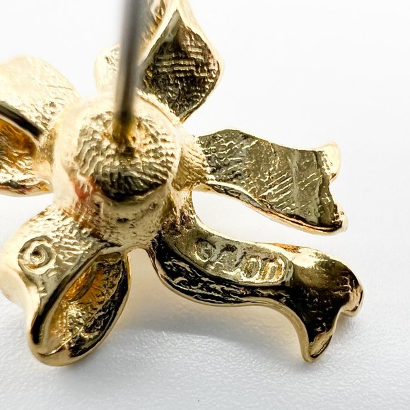 Vintage Avon 'Pearly Bow' Earrings - Picture 2 of 2